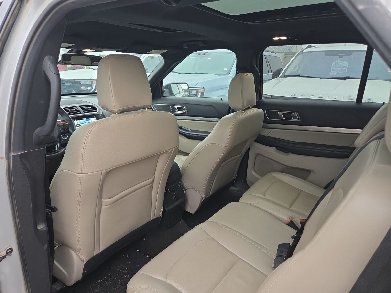 Used 2018 Ford Explorer XLT w/ Equipment Group 202A AWD/4WD image 10
