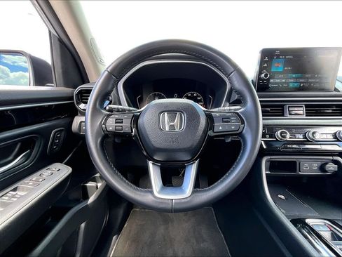 Used 2024 Honda Pilot Touring image 18