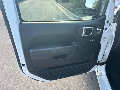 Used 2025 Jeep Wrangler Unlimited Sport AWD/4WD image 8