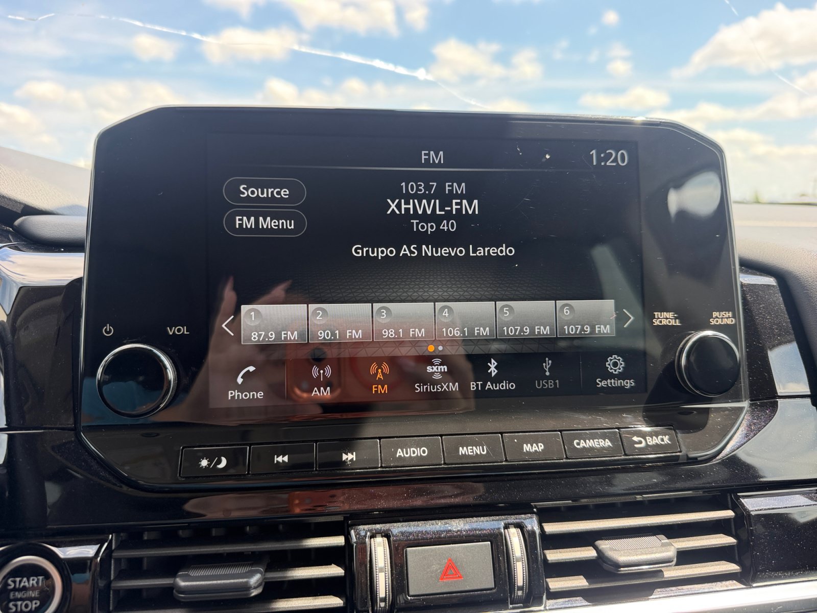 Used 2023 Nissan Pathfinder SL w/ Black Appearance Package FWD image 15