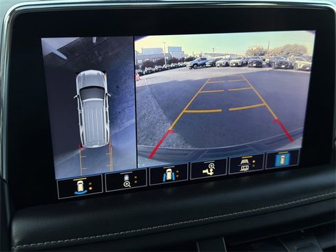 Used 2021 Chevrolet Tahoe Premier w/ Premium Package image 19