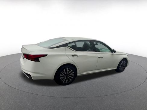 Used 2025 Nissan Altima 2.5 SV FWD image 15