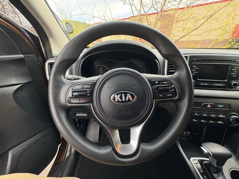 Used 2018 Kia Sportage LX image 2