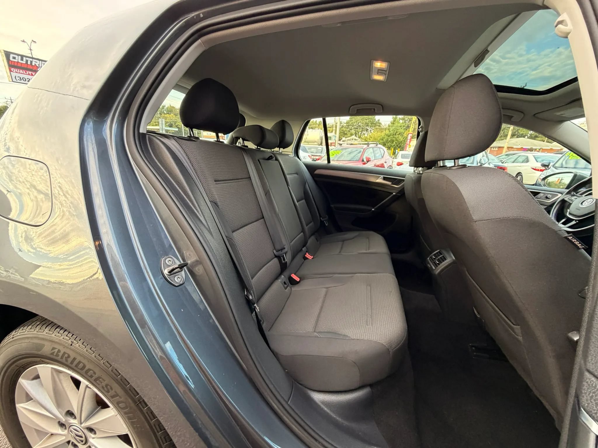 Used 2016 Volkswagen Golf S FWD image 14