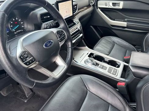 Used 2023 Ford Explorer Limited image 11