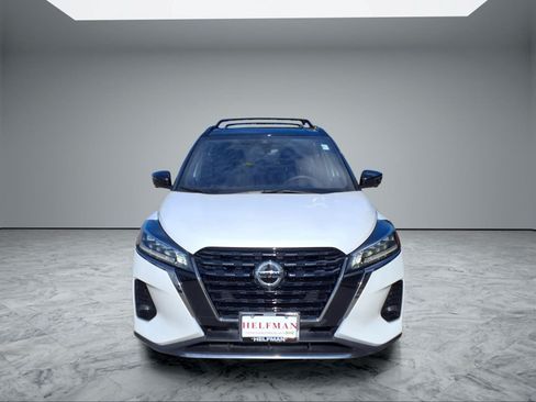 Used 2021 Nissan Kicks SR w/ Interior Electronics Package FWD image 2