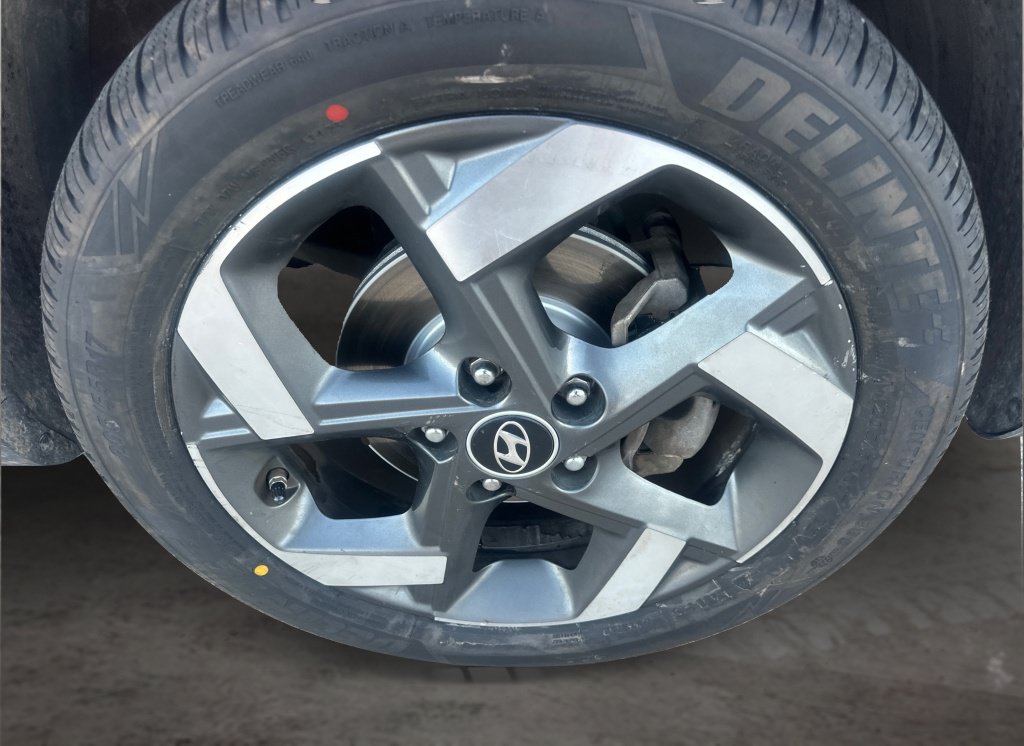 Used 2022 Hyundai Venue SEL FWD image 17