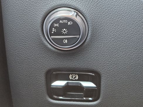 Certified 2025 Mercedes-Benz GLC 300 image 22