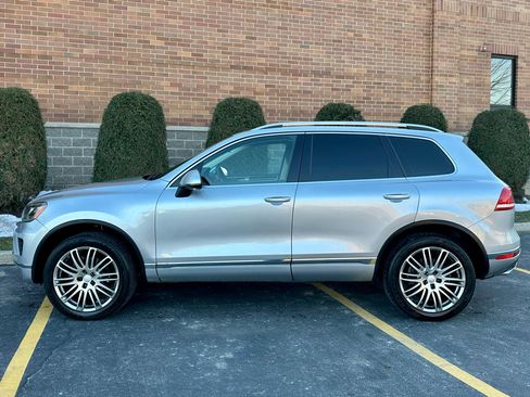 Used 2016 Volkswagen Touareg Sport image 22