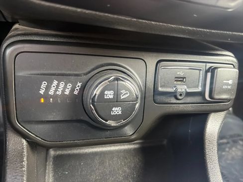 Used 2023 Jeep Renegade Trailhawk AWD/4WD image 13