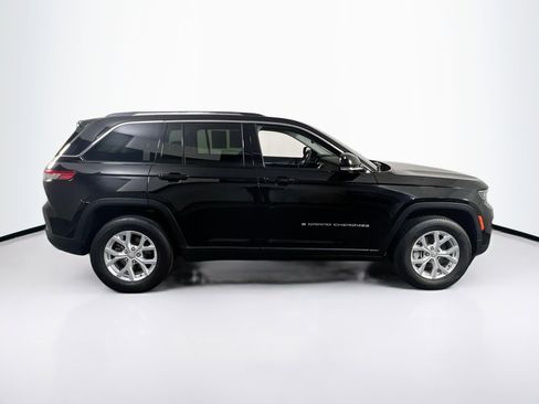 Used 2023 Jeep Grand Cherokee Limited w/ Trailer Tow Prep Group (B) AWD/4WD image 4