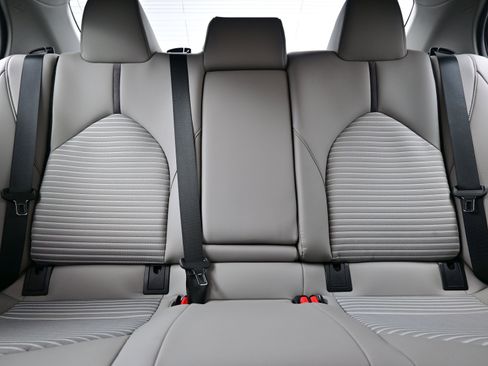 Used 2024 Toyota Camry SE image 17