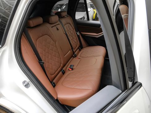 Used 2026 BMW X5 sDrive40i w/ M Sport Package RWD image 39