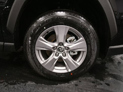 Used 2025 Toyota RAV4 XLE image 31