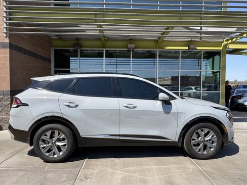 Used 2023 Kia Sportage SX image 9