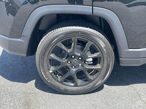 New 2026 Jeep Compass Latitude image 13