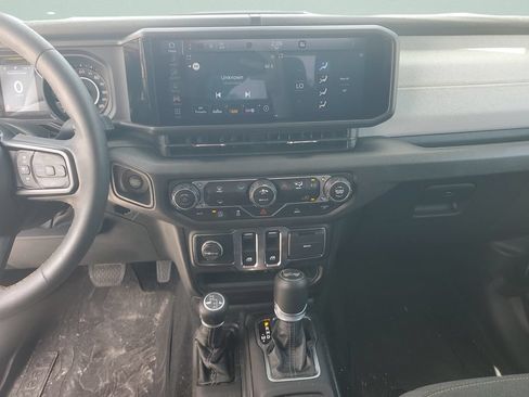 Used 2025 Jeep Wrangler Sport AWD/4WD image 15