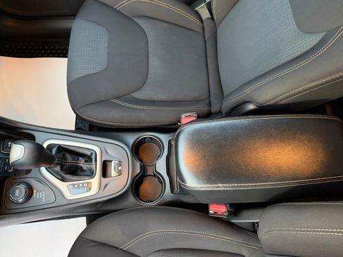 Used 2015 Jeep Cherokee Latitude w/ Cold Weather Group image 15