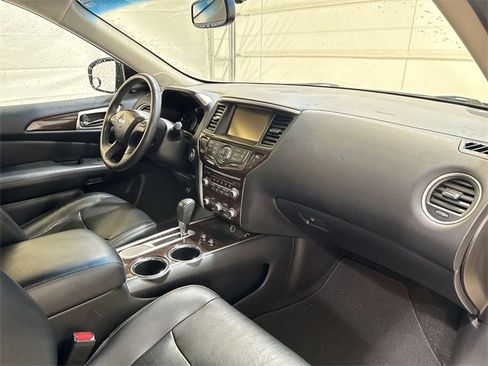 Used 2016 Nissan Pathfinder Platinum image 30