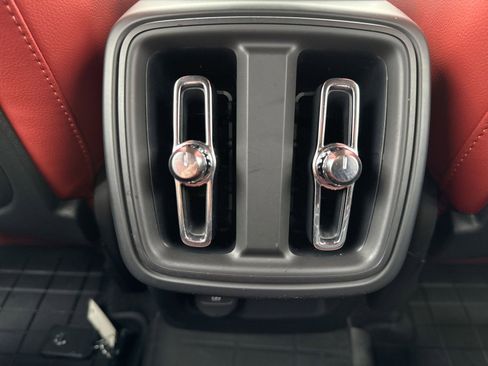 Used 2019 Volvo XC40 T5 Momentum AWD/4WD image 23