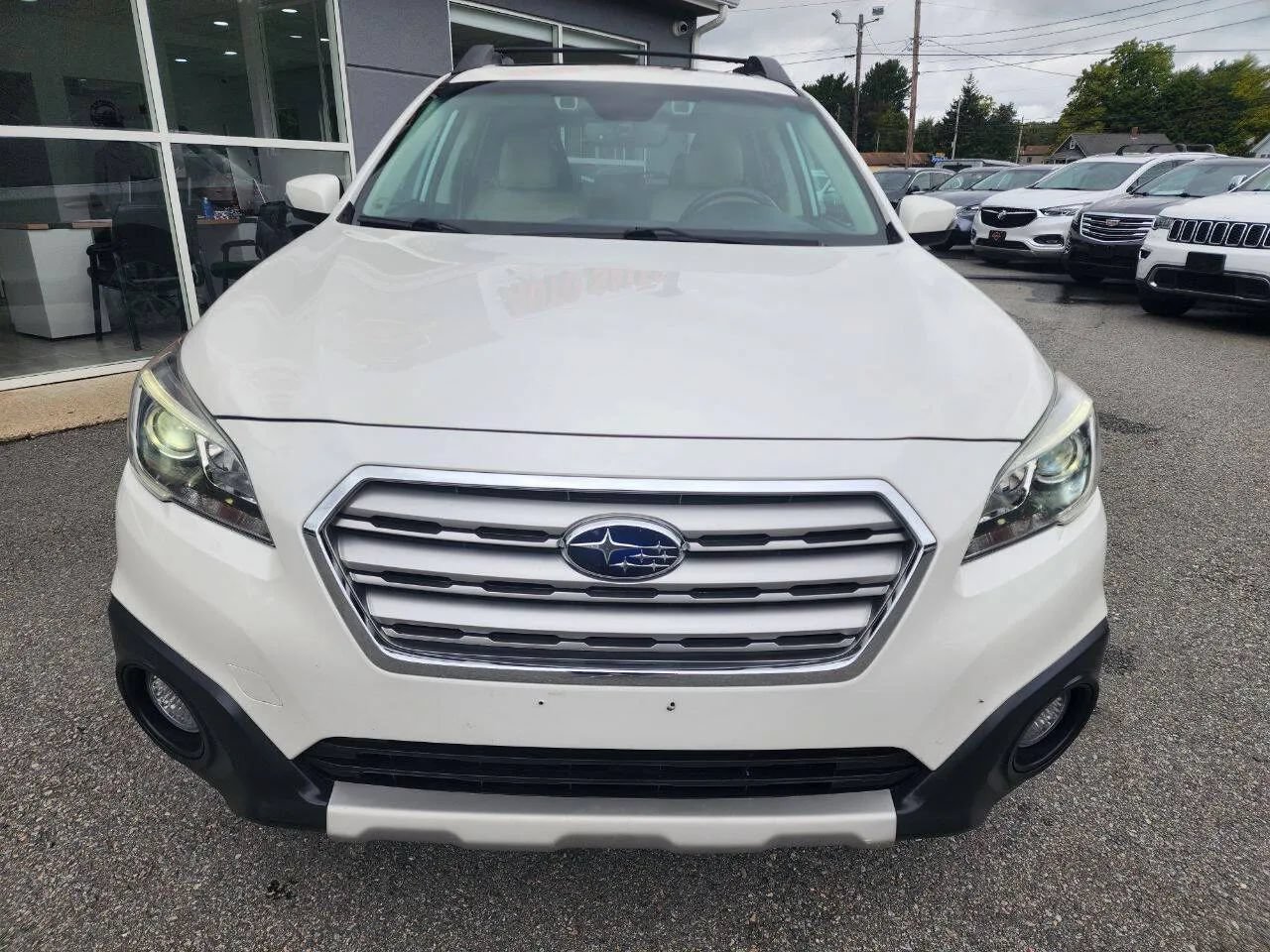 Used 2017 Subaru Outback 3.6R Limited AWD/4WD image 2