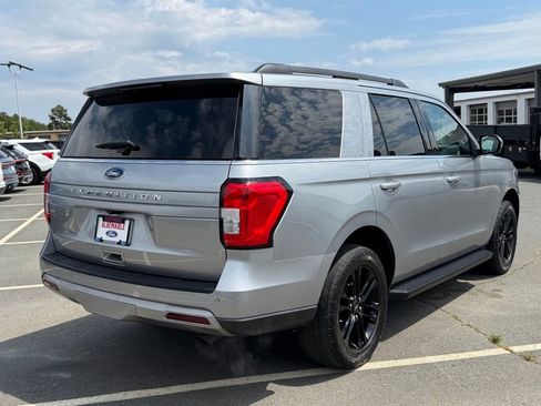 Used 2024 Ford Expedition XLT AWD/4WD image 3