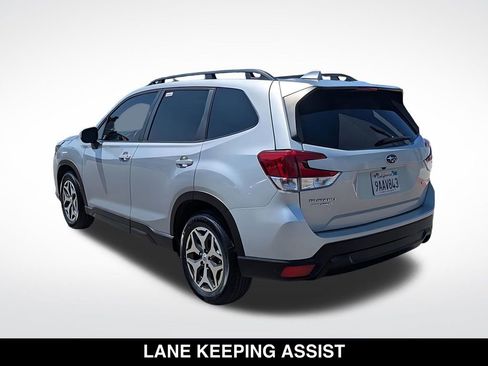 Used 2022 Subaru Forester Premium AWD/4WD image 3