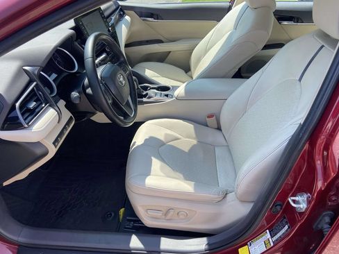 Used 2022 Toyota Camry XLE FWD image 14