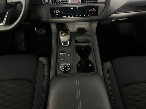 Used 2025 Nissan Pathfinder S image 17