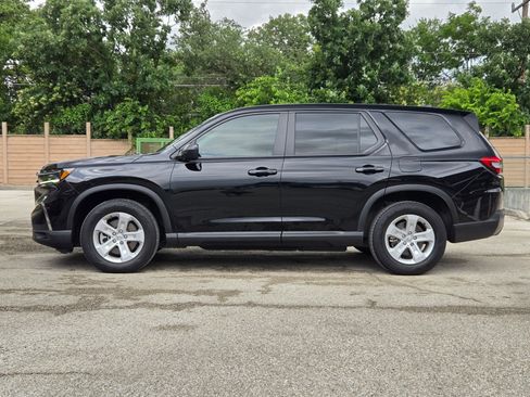 Used 2023 Honda Pilot LX image 7