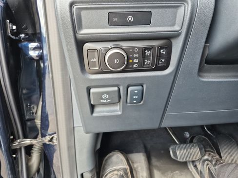 Used 2025 Ford F150 Platinum AWD/4WD image 24
