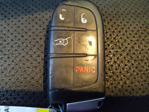 Used 2019 Jeep Grand Cherokee Laredo w/ Laredo X Package image 32