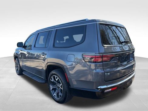 Used 2023 Jeep Wagoneer Series III w/ Preferred Equipment Group RWD image 3