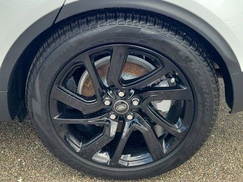 Used 2025 Land Rover Discovery S AWD/4WD image 13