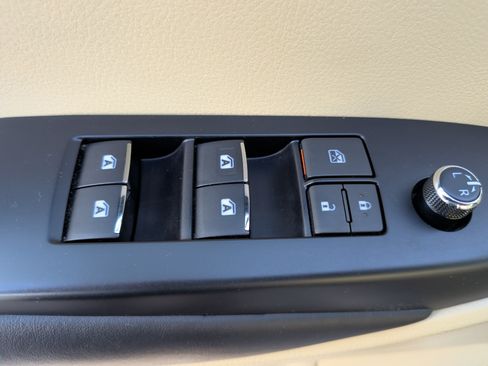 Used 2019 Toyota Highlander Limited image 31