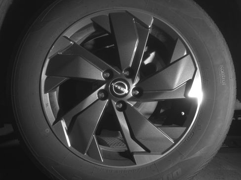 Used 2025 Nissan Rogue SV image 14