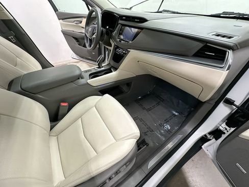 Used 2018 Cadillac XT5 Luxury w/ Driver Awareness Package AWD/4WD image 22