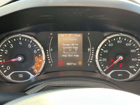 Used 2015 Jeep Renegade Latitude w/ Popular Equipment Group image 19