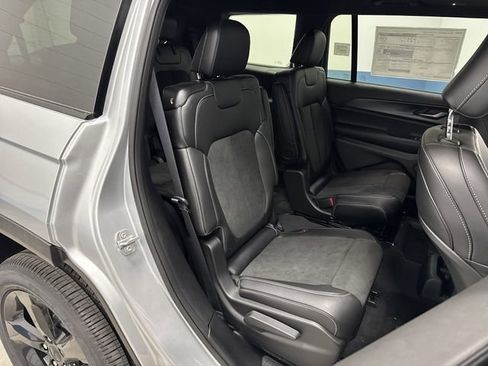 New 2025 Jeep Grand Cherokee L Altitude image 30