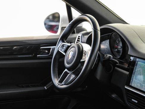 Used 2020 Porsche Cayenne image 13