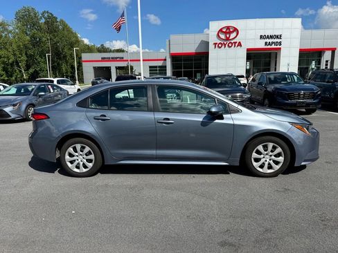 Used 2025 Toyota Corolla LE FWD image 9