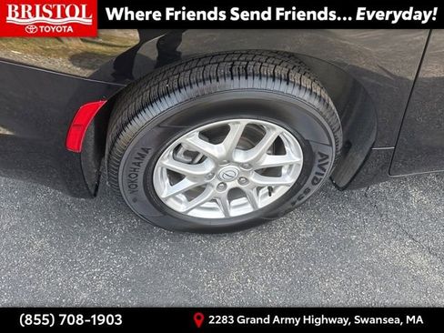 Used 2025 Chrysler Pacifica Select image 9