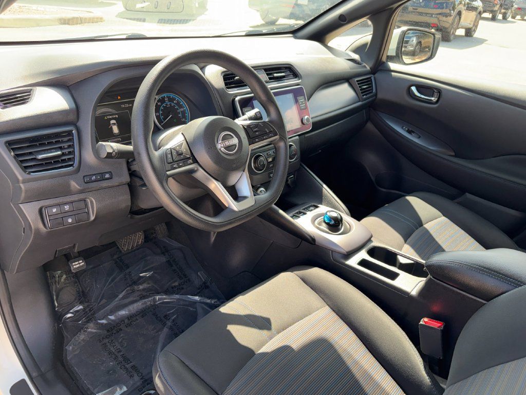 Used 2025 Nissan Leaf S FWD image 7
