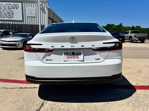 Used 2025 Toyota Camry LE FWD image 6