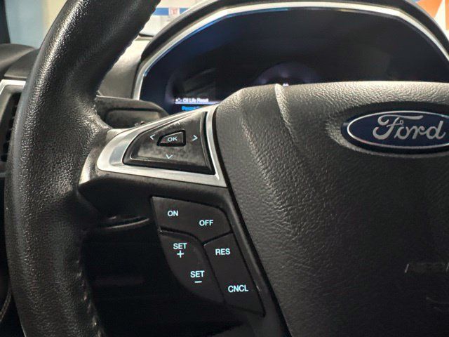Used 2017 Ford Edge Titanium w/ Equipment Group 301A AWD/4WD image 16
