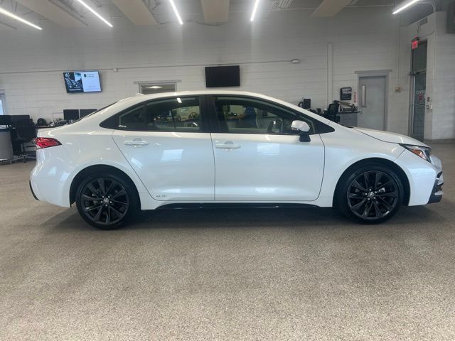 Used 2024 Toyota Corolla SE AWD/4WD image 4