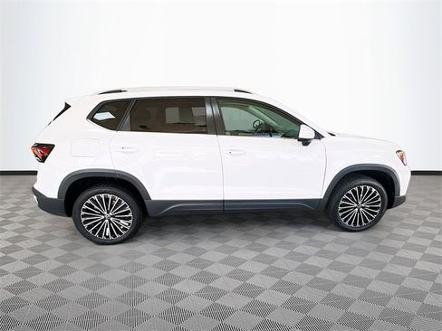 New 2025 Volkswagen Taos SE image 8