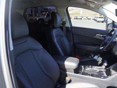 Used 2024 Kia Sportage EX image 21