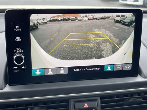 Used 2025 Honda Pilot Touring image 21