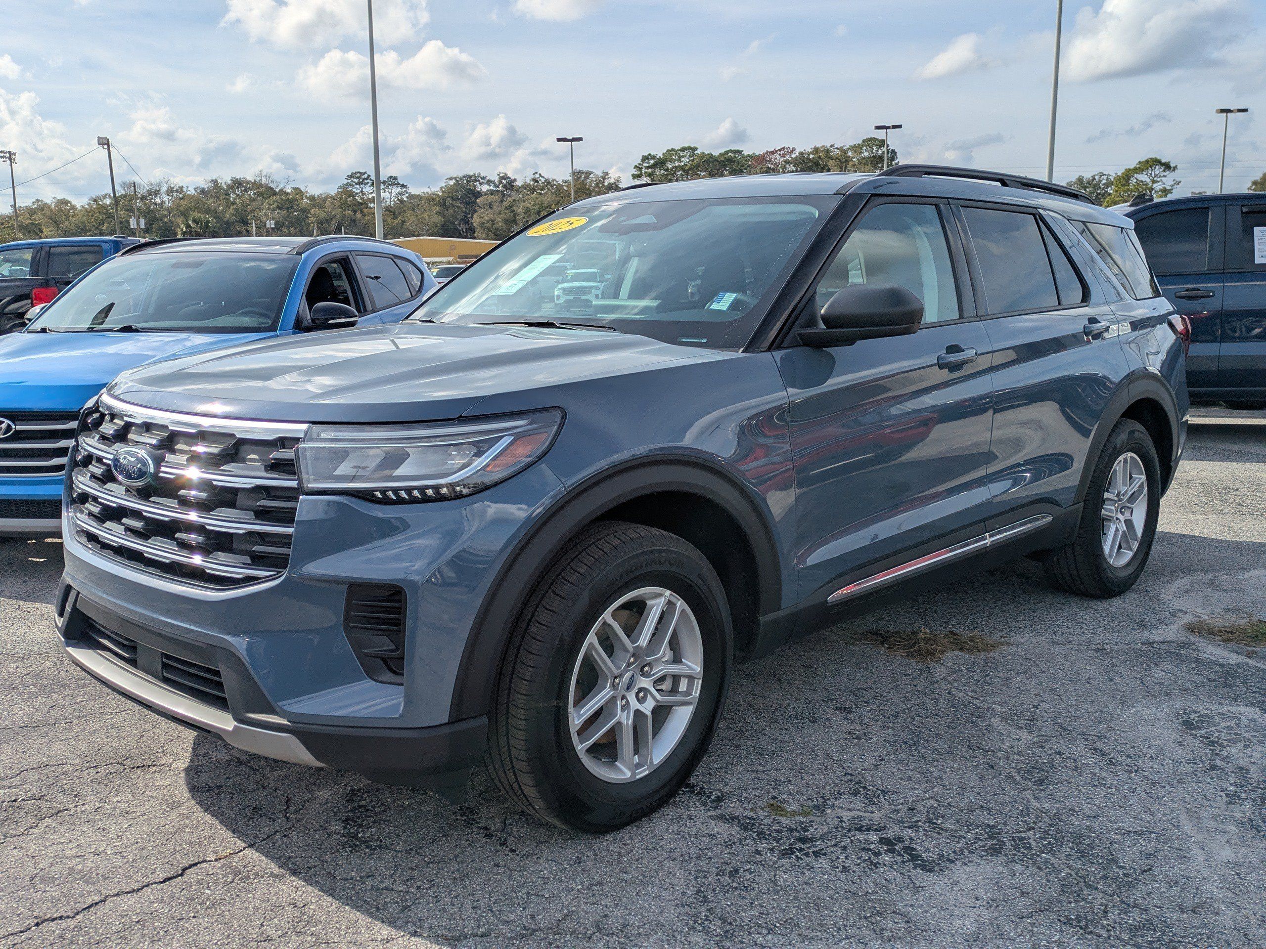 Used 2025 Ford Explorer Active RWD image 8